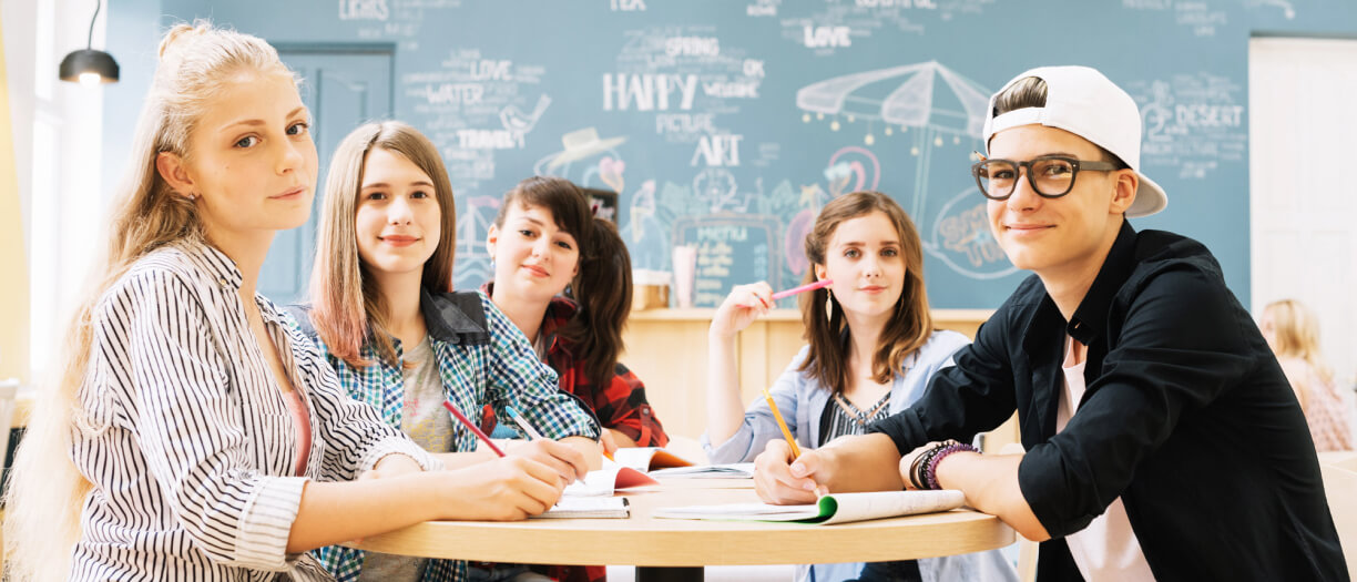 Students planning how to pay for college